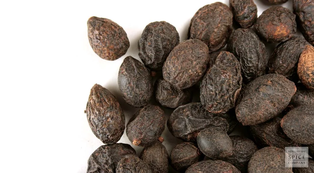 Baies de Saw Palmetto et racines d'Ashwagandha utilisées dans les compléments capillaires