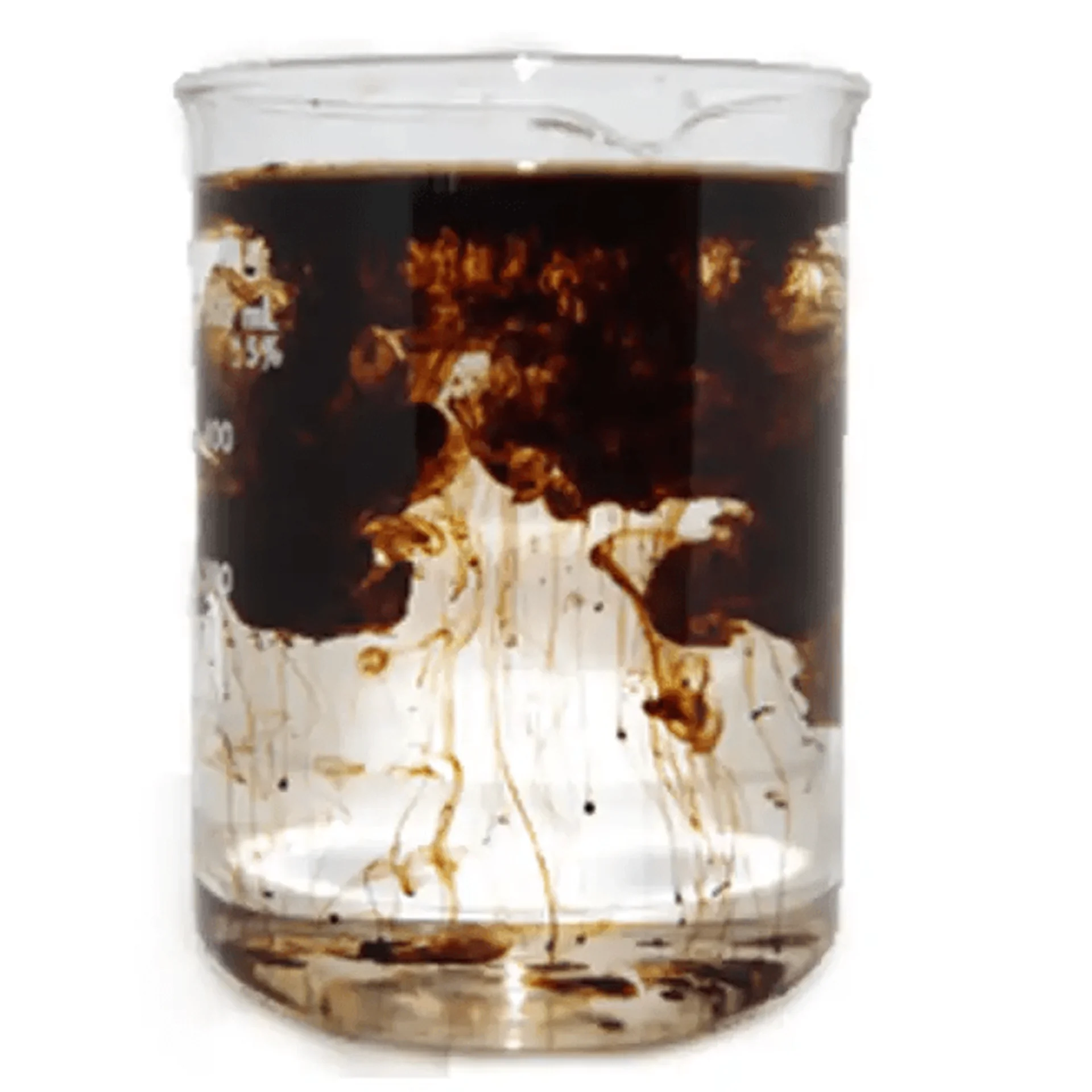 Dilution de gouttes d'acide fulvique dans un verre d'eau filtrée.