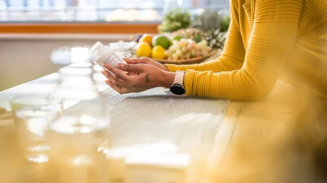 Gélules de berbérine jaune et flacon pour une berberine posologie optimale