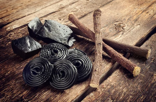 En excès, la réglisse peut être toxique pour toutes les personnes, même en bonne santé.