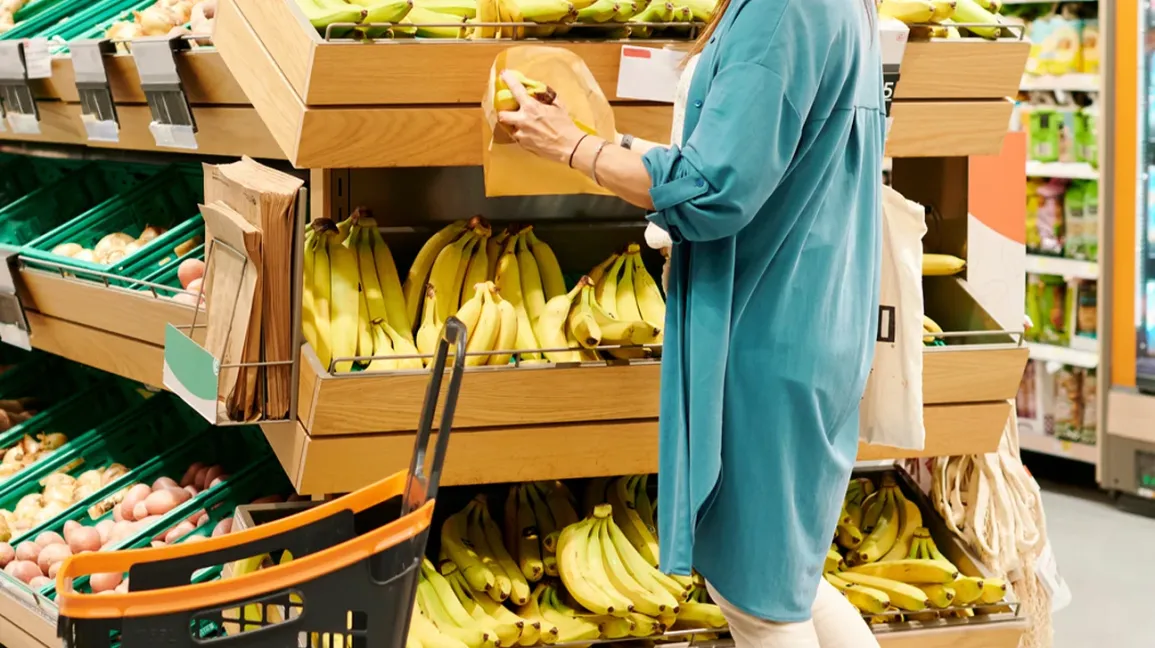 Bananes présentées dans un magasin bio