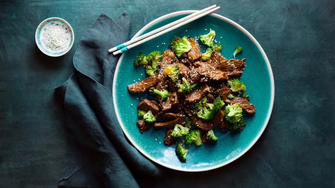 Bœuf au brocoli keto avec baguettes