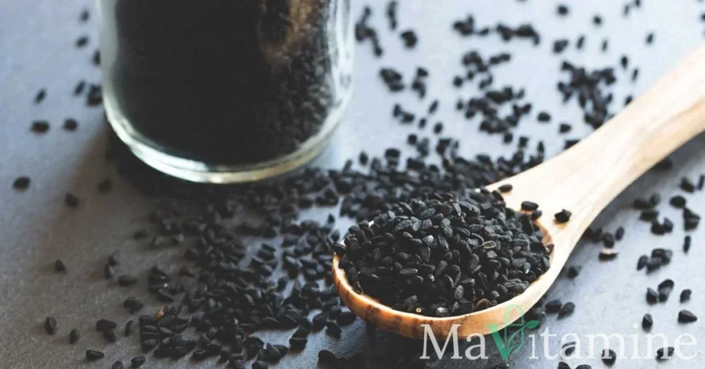 Nigelle (kalonji) : 9 bienfaits scientifiques de la graine noire