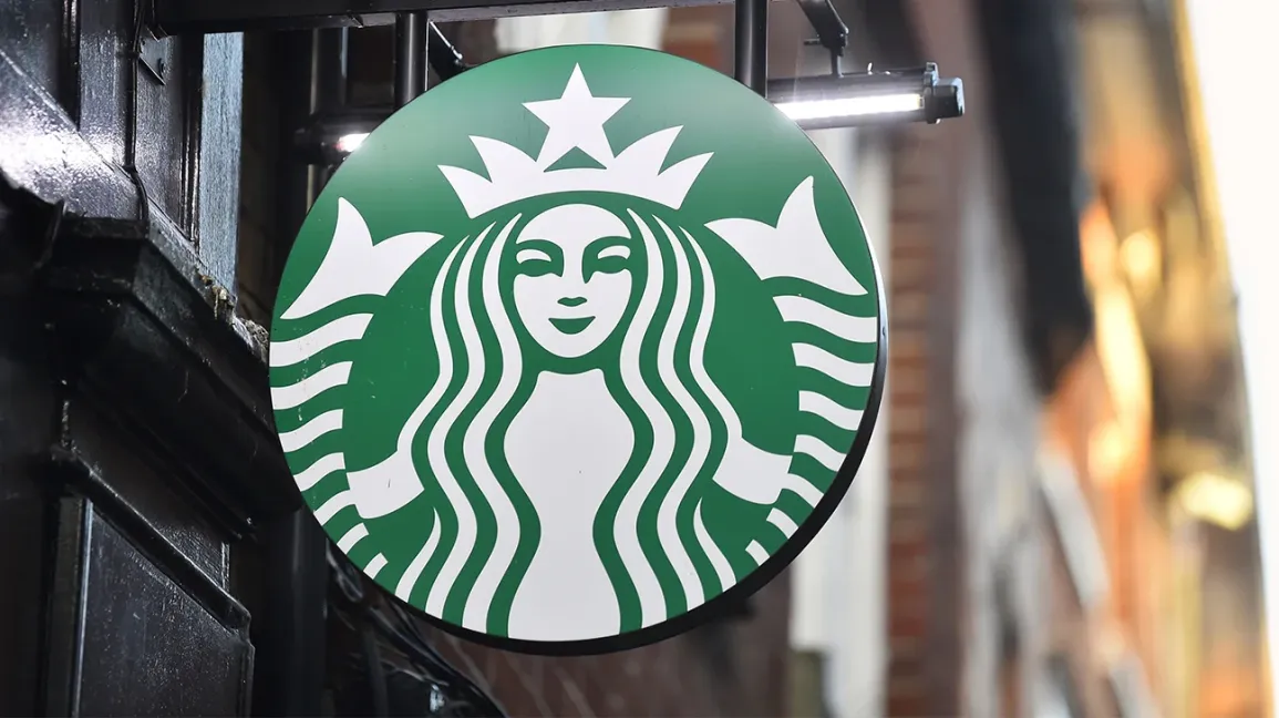 Enseigne Starbucks et choix de boissons saines