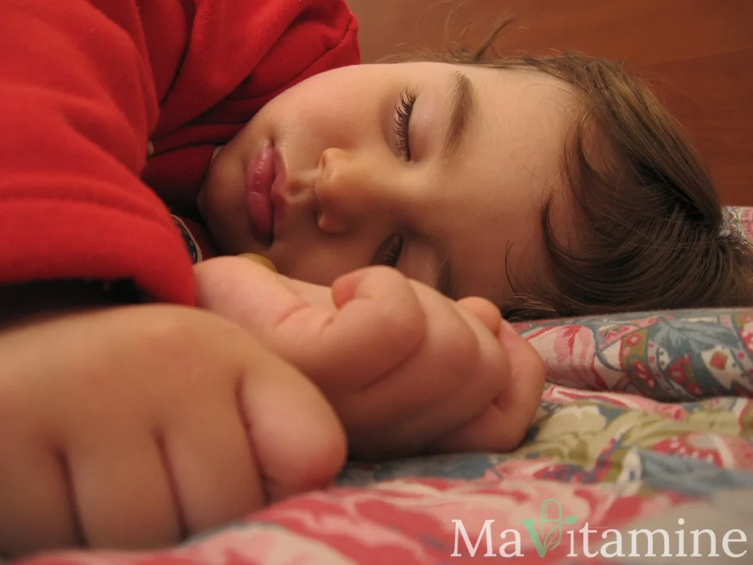 Enfant endormi, illustration pour un article sur le sommeil des enfants